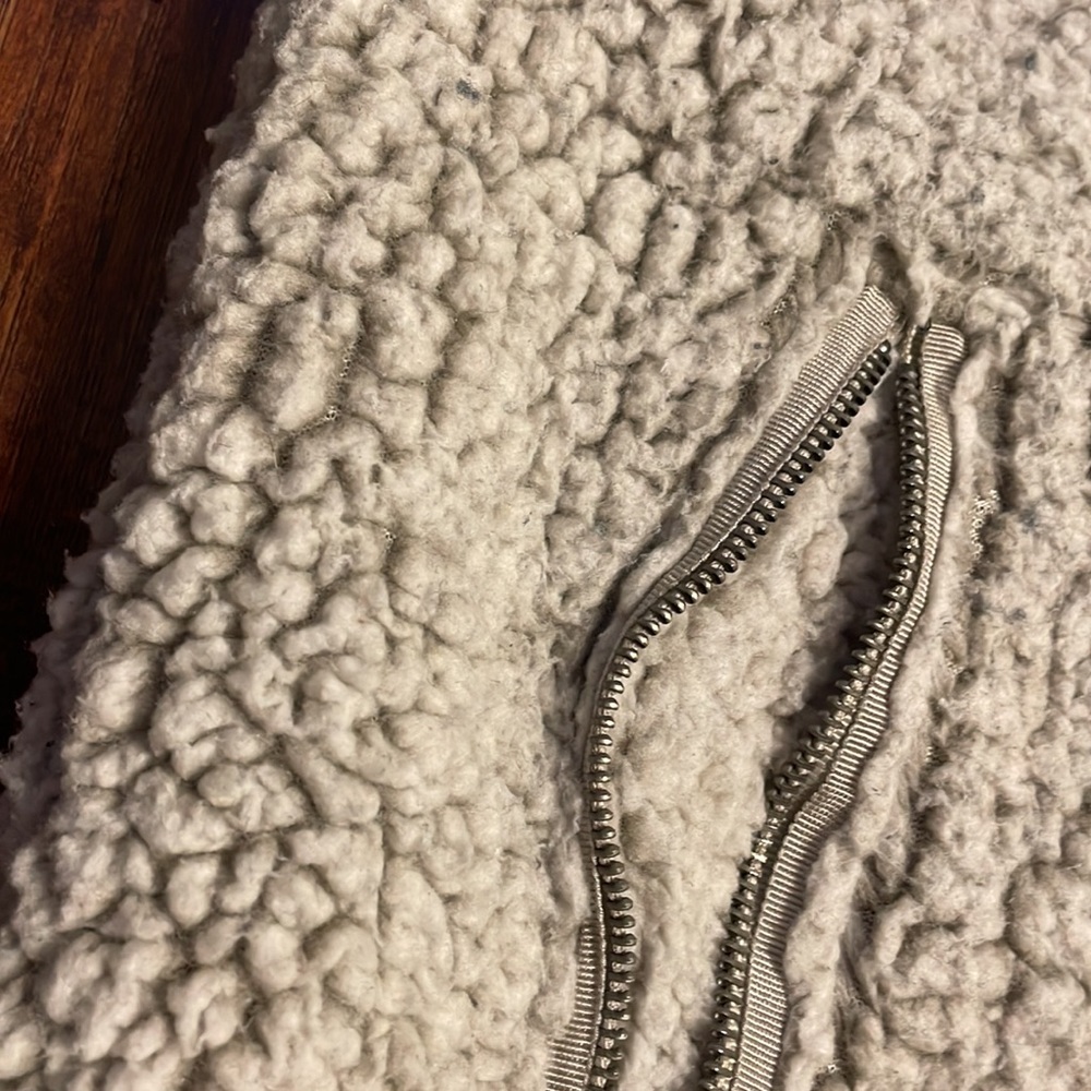 Thread Supply Sherpa Vest Size Large - Picture 5 of 6